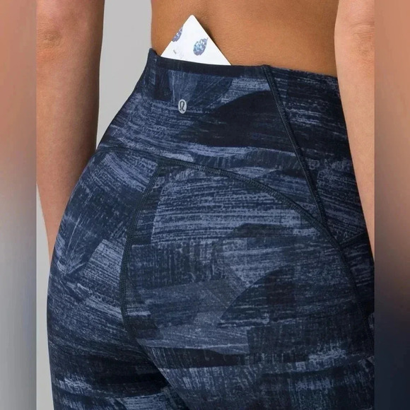 Lululemon Train Times Crop (17") Size 8
Transition Multi Midnight  Navy / Black - Picture 5 of 12